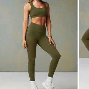 Fabletics Sculptknit Contour High-Waisted Leggings & Low-Impact Sports Bra Small